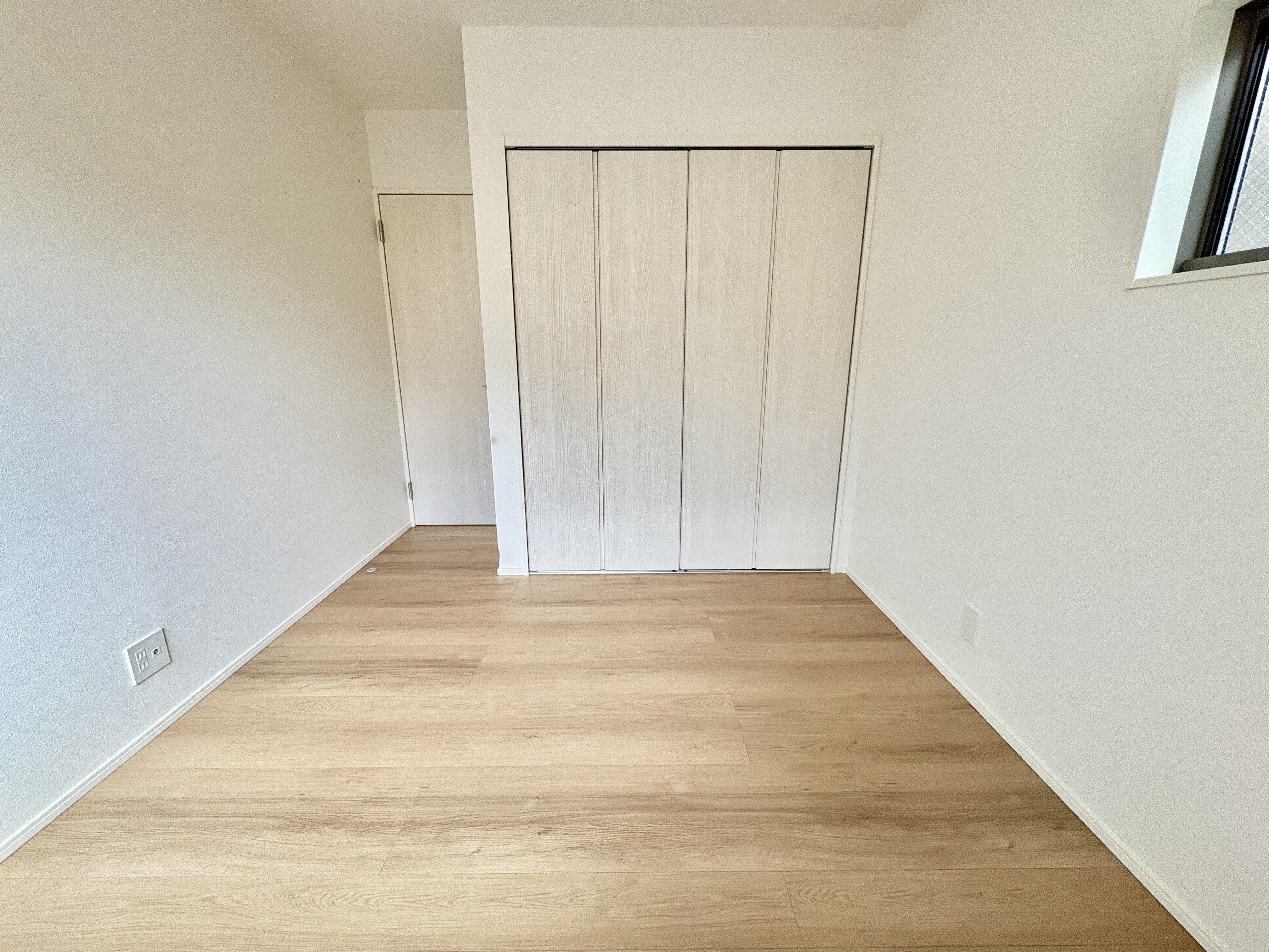 ２階は寝室以外に洋室が２部屋あります！