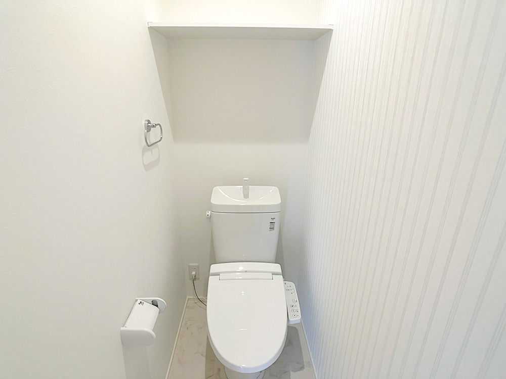 節水型のトイレです。１階２階は同仕様です。※施工事例になります。実際と色やデザインが異なりますので詳しくはお問い合わせください。