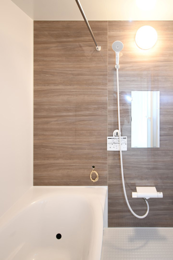 ゆっくり足を伸ばしてリラックスしたバスタイムを楽しめます♪※施工事例です。実物とは異なります。