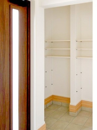 靴の収納はもちろん、ベビーカーやアウトドア用品など多目的収納スペースに利用できるシューズインクローク付き♪※施工事例です。実物とは異なります。