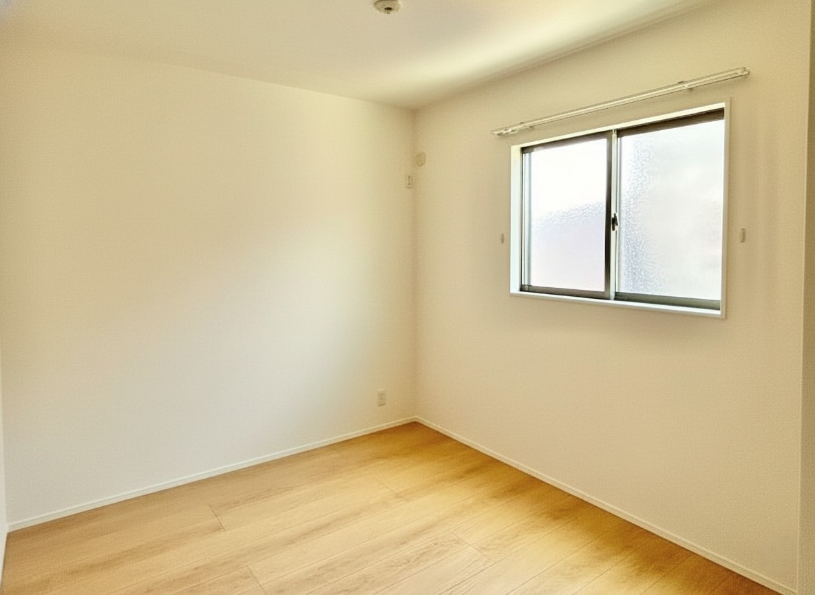 主寝室は広々していて安らげる空間に。大きな窓から光が差し込み、朝の目覚めも良さそう♪※施工事例です。実物とは異なります。