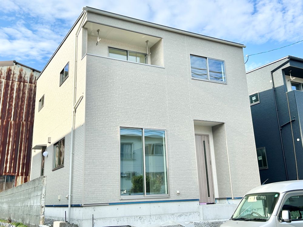 枝川小学校まで徒歩5分。スーパーや公園なども徒歩10分圏内で子育てしやすいエリアの4LDKです♪※撮影月：2025年11月（外構工事中）