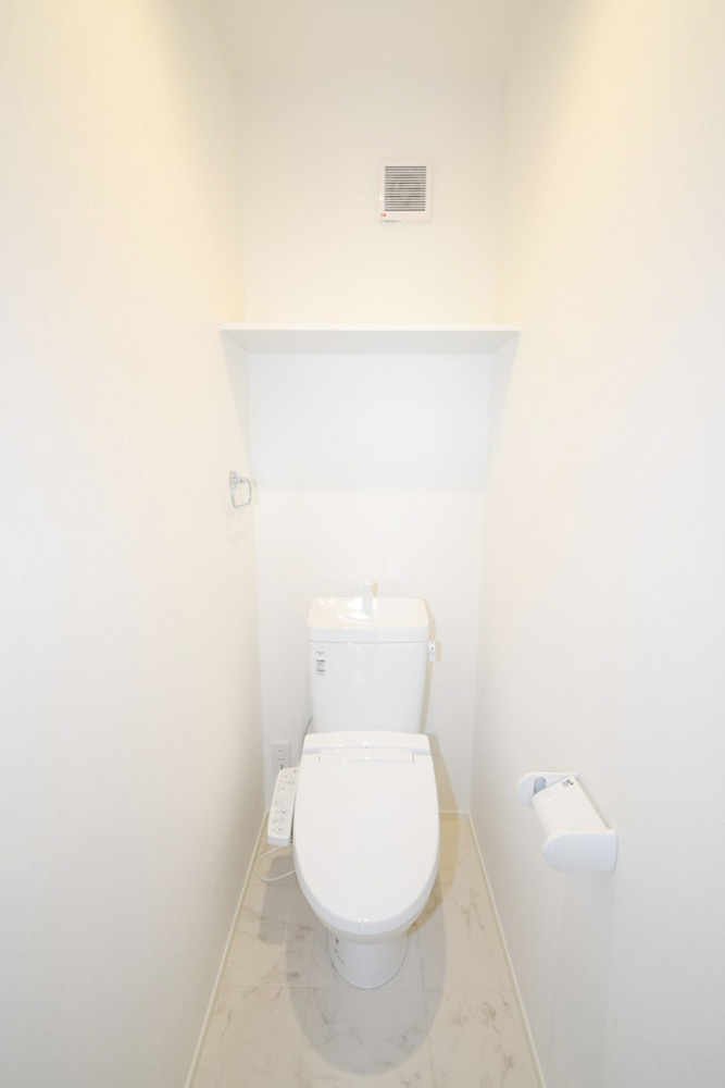 2階にもトイレを設置！夜間に１Fへ降りることもないのでお子様でも安心できます♪※施工事例です。実物とは異なります。