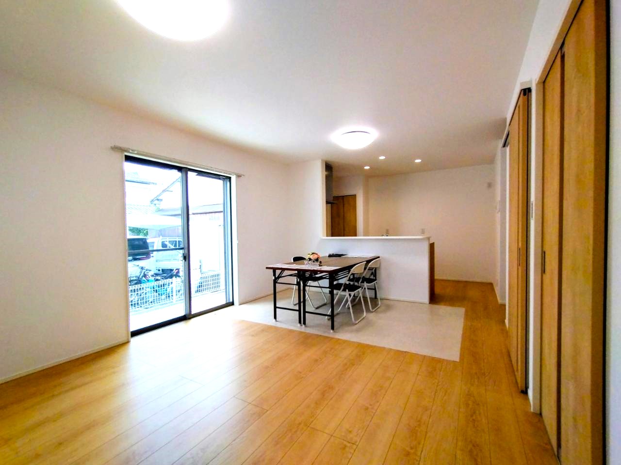 リビングは広々約17帖あります