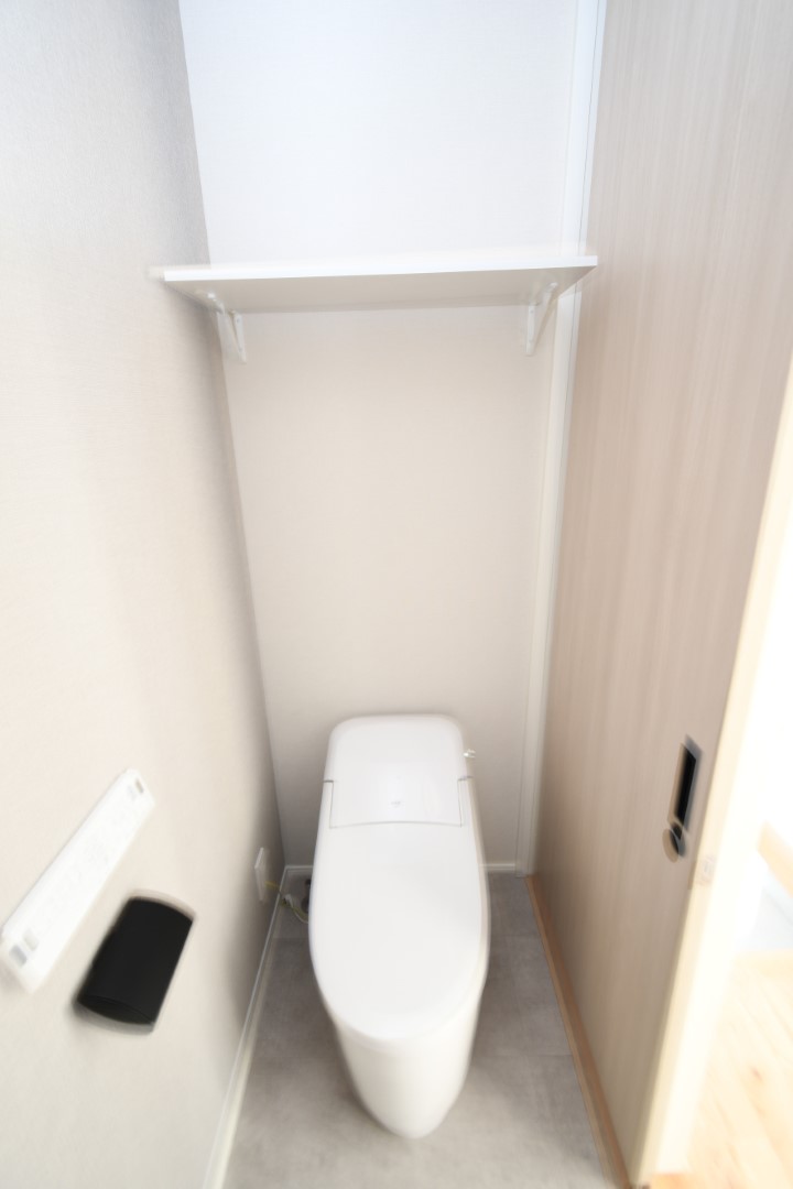 2階にもトイレを設置！夜間に１Fへ降りることもないのでお子様でも安心できます♪ 