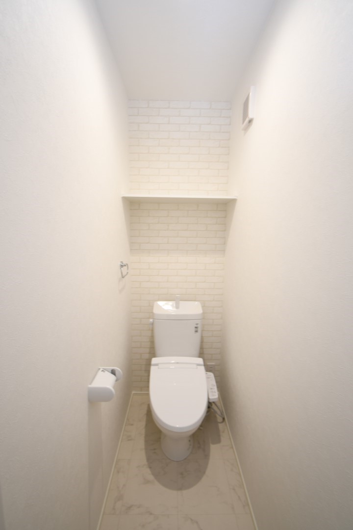 節水型のトイレです。※施工事例になります。実際と色やデザインが異なりますので詳しくはお問い合わせください。