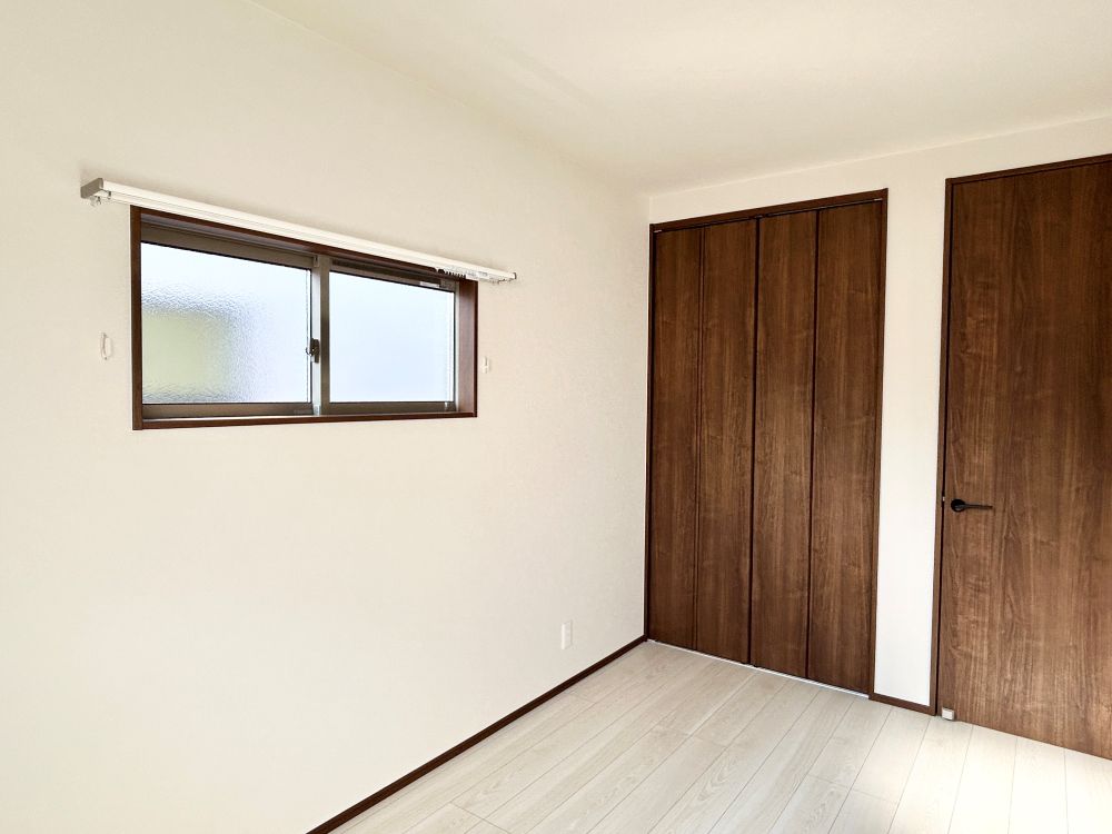 ２階は寝室以外に洋室が２部屋あります！※施工事例になります。実際と色やデザインが異なりますので詳しくはお問い合わせください。