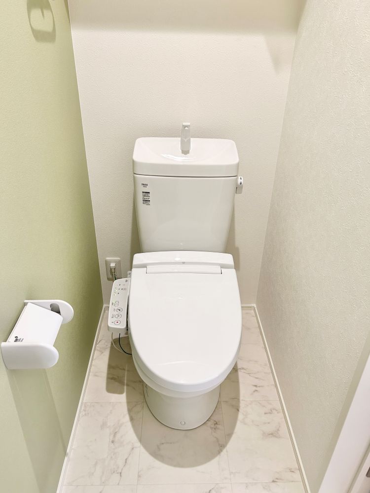 2階にもトイレがあるので、夜間や朝のバタバタする時間でも安心です♪