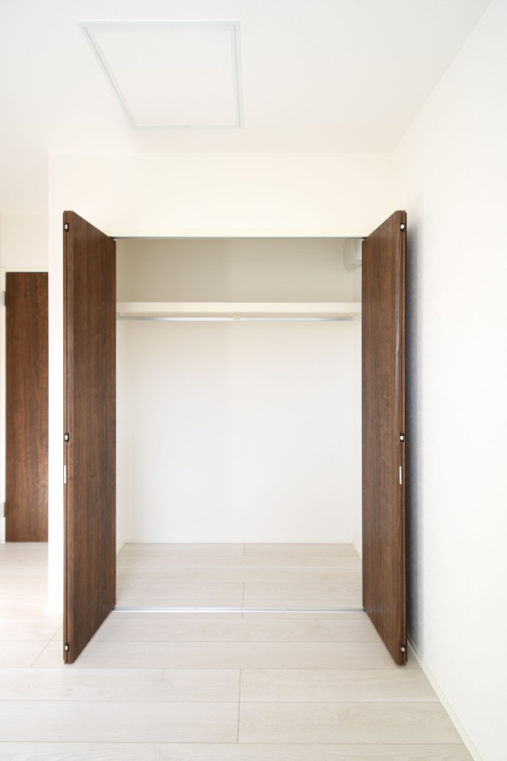 全居室収納付き！たっぷり収納できます♪大切なお洋服もスッキリ収納できます。