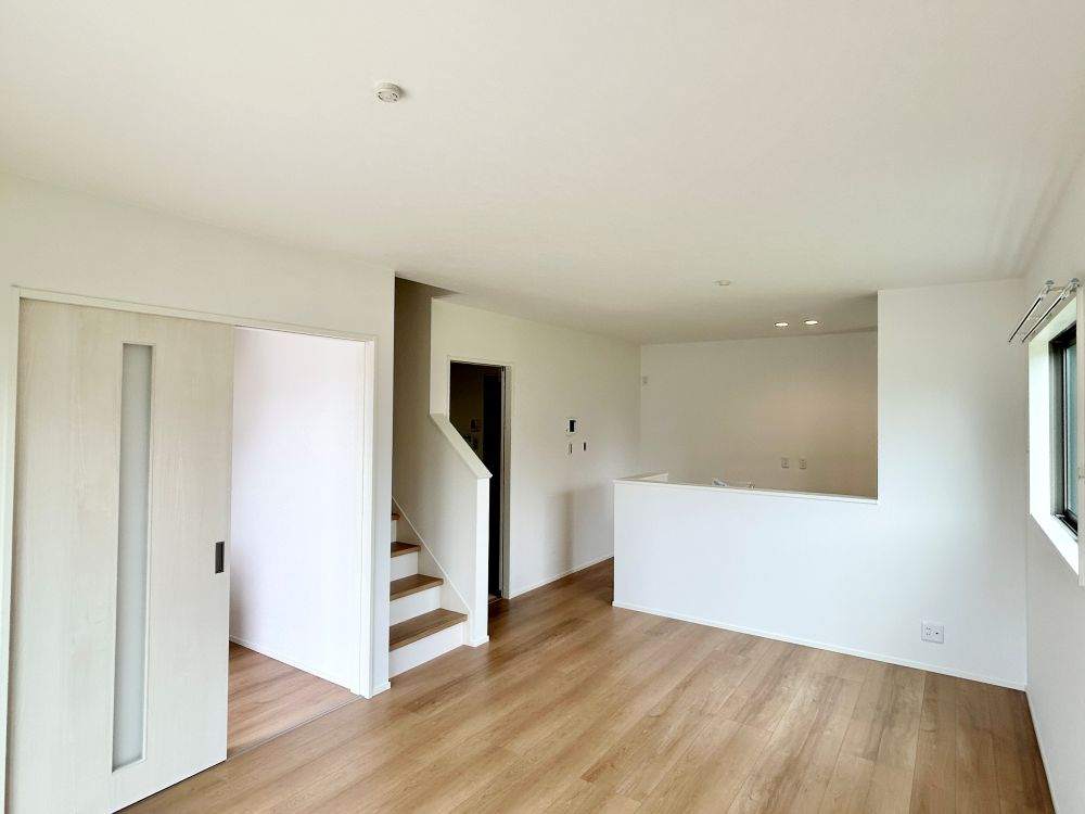 キッチンからもリビングが見渡せるため、どこに居ても家族を感じ、会話もはずみますね。