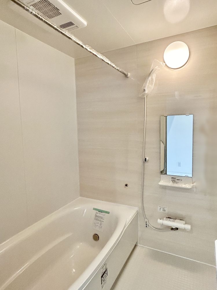 １坪以上の広さを設けた浴室で、 お風呂の時間をくつろいで過ごせます♪ダブル保温構造でお湯も冷めにくく経済的◎