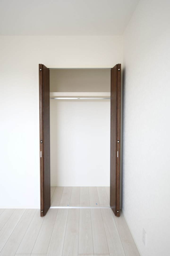 全居室収納付き！たっぷり収納できます♪大切なお洋服もスッキリ収納できます。 