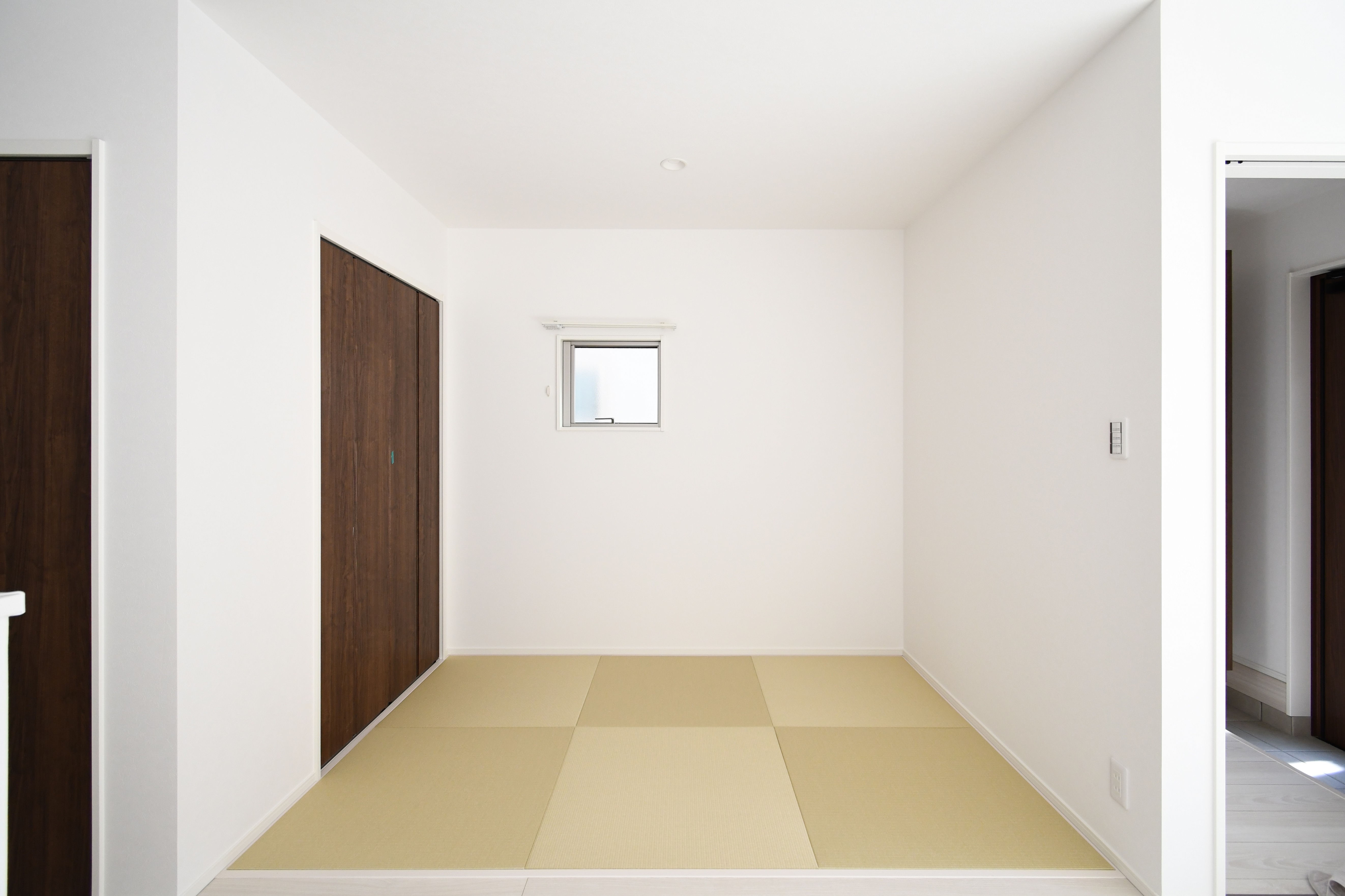 LDKに隣接する3帖のタタミコーナーは、お子様の遊び場など多目的に使えます♪※施工事例です。実際とは異なります。