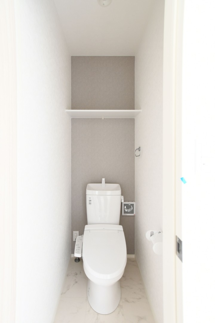 2階にもトイレを設置！夜間に１Fへ降りることもないのでお子様でも安心できます♪ ※施工事例です。実物とは異なります。詳しくはお問い合わせください。
