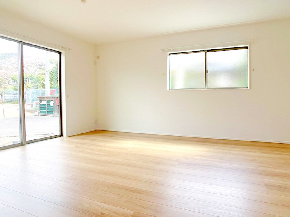 家族が集まるリビングは広々19.2帖！キッチンからもリビングが見渡せるため、どこに居ても家族を感じ、会話もはずみますね。※施工事例です。実物とは異なります。