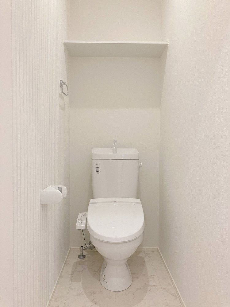 サッと汚れが落ちるのでお掃除楽々なトイレです。※施工事例です。実際とは異なります。