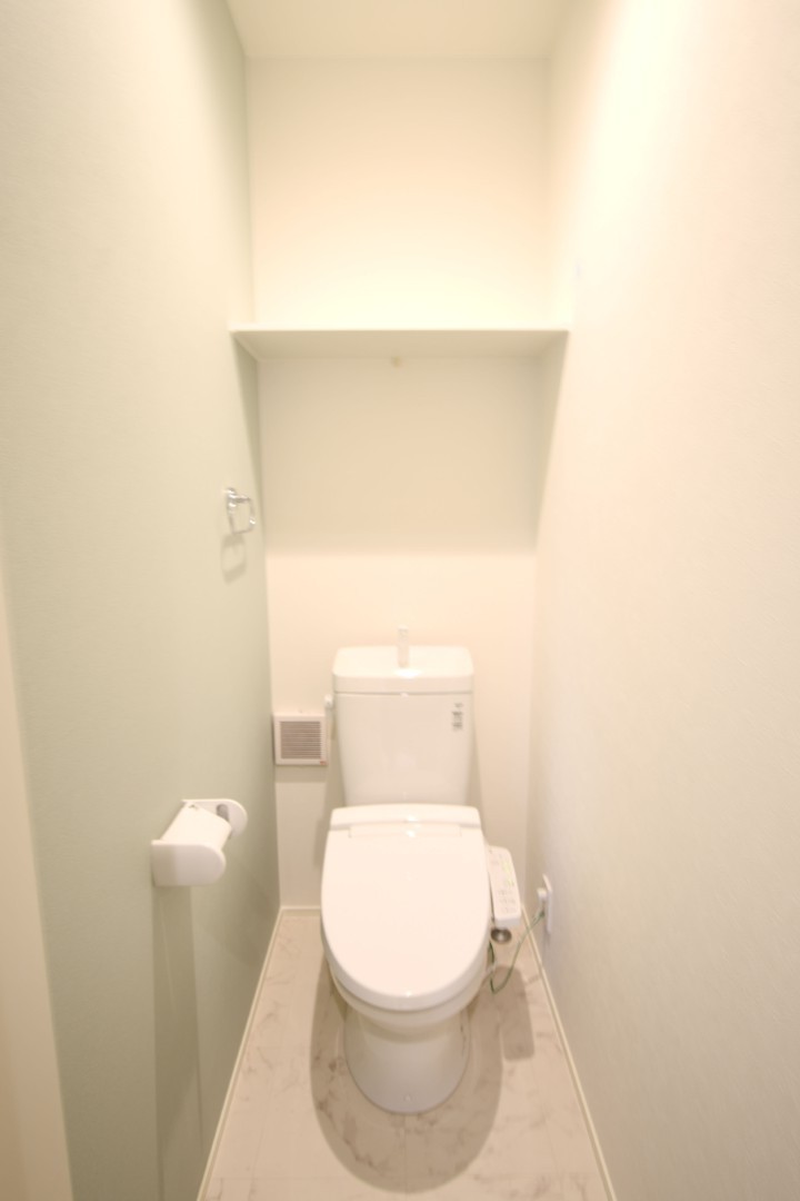 2階にもトイレを設置！夜間に１Fへ降りることもないのでお子様でも安心できます♪※施工事例です。実物とは異なります。