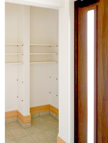 靴の収納はもちろん、ベビーカーやアウトドア用品など多目的収納スペースに利用できるシューズインクローク付き♪※施工事例です。実物とは異なります。