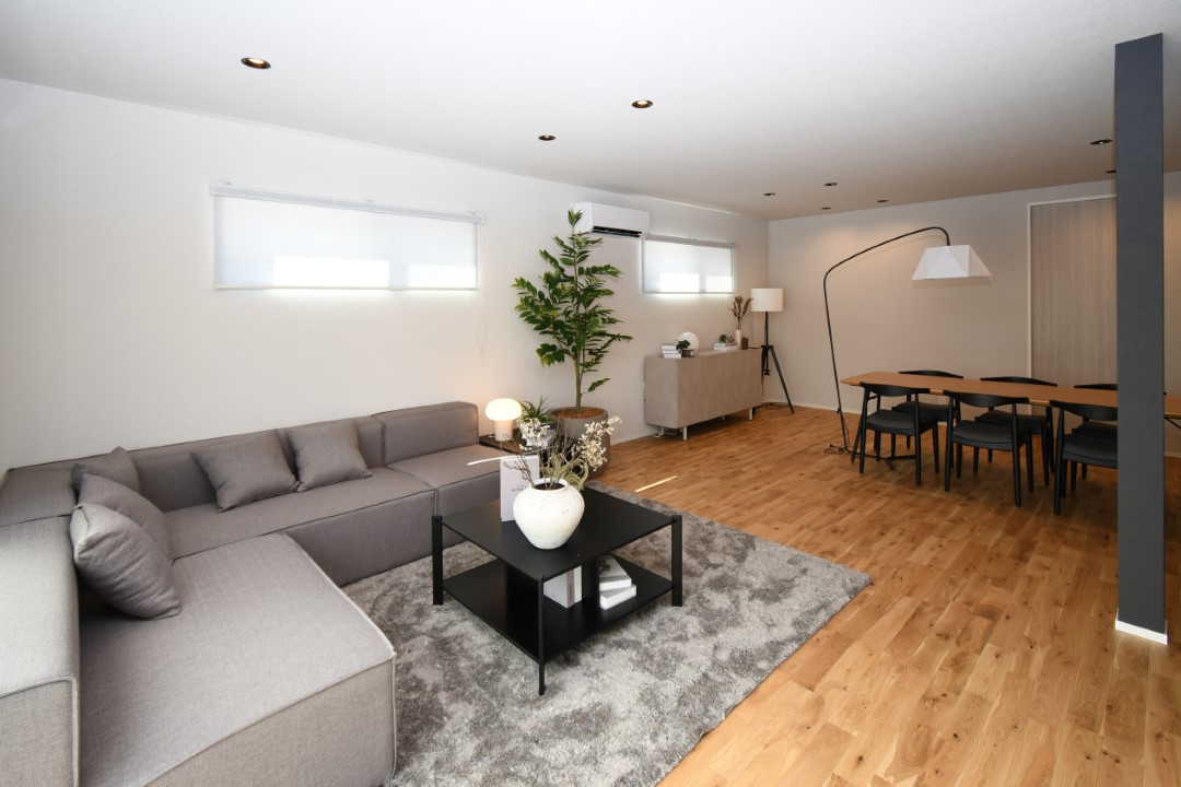 30畳のオープンLDKはシンプルコーディネート。温かみのあるワックスフリーフローリングはメンテナンス不要。※施工事例です。実物とは異なります。詳しくはお問い合わせください。