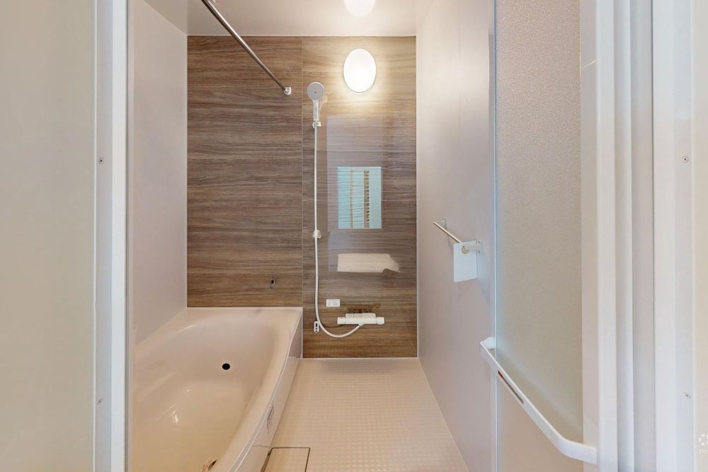 1日の疲れをほぐす、とっておきのリラクゼーションタイムを楽しむバスルーム。 美しく、機能的なデザインを採用、清潔感あふれる心地よい空間づくりにこだわりました。