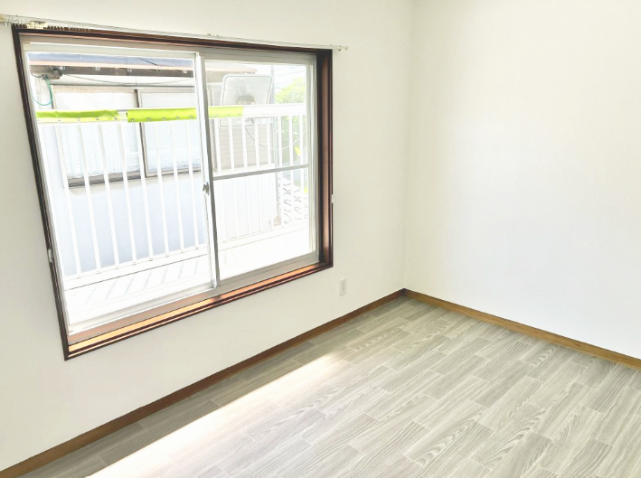 ２階洋室　２階は洋室が３部屋あります。1室にバルコニーが付いています。