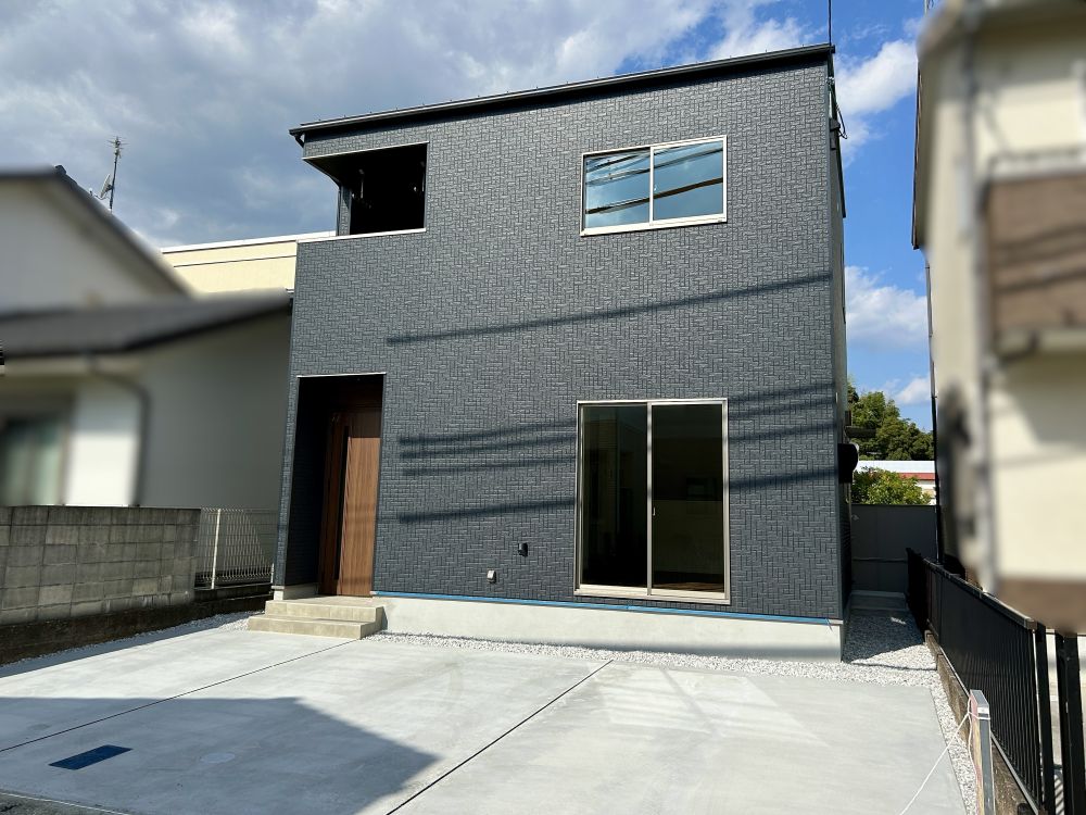 南向きのコンパクトな３LDK！スーパー・コンビニも徒歩10分圏内にあります♪※撮影月：2025年10月