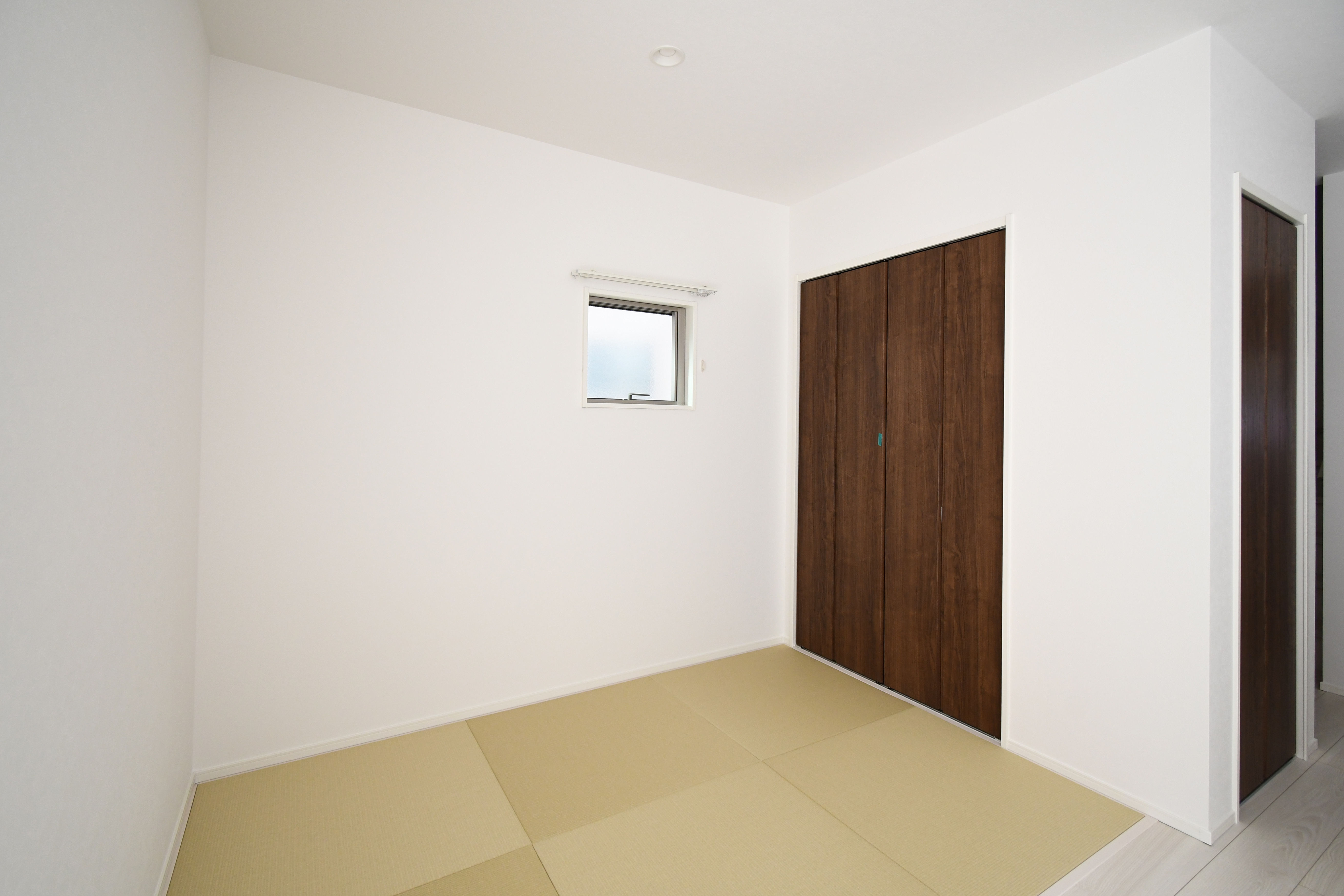 少し横になりたい時や来客がある時などに、ちょうどいい広さのタタミコーナー♪※施工事例です。実際とは異なります。