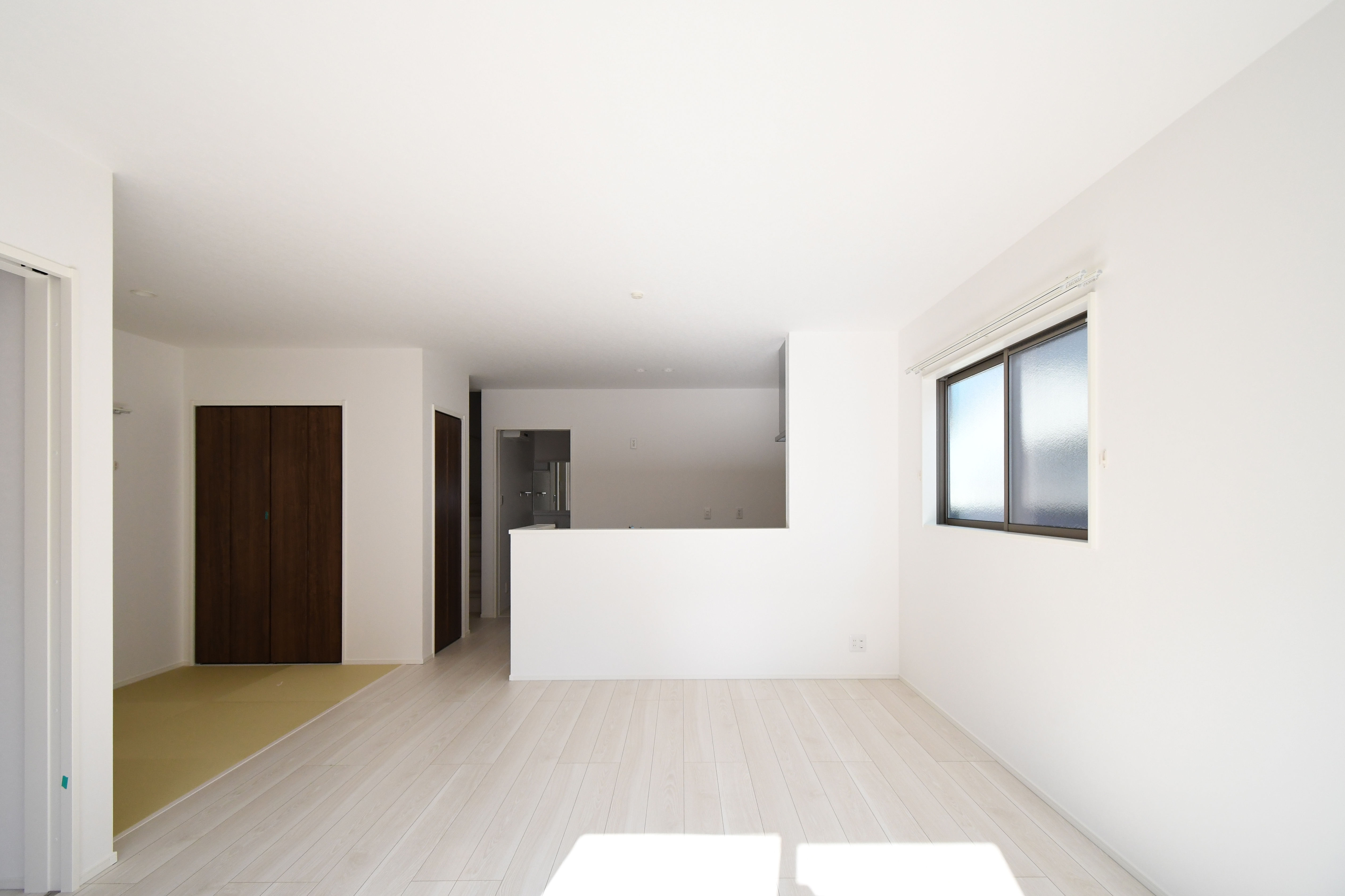 1階は16.6帖のリビングに3帖のタタミコーナー。家族みんなでくつろげる空間に仕上げました。※施工事例です。実際とは異なります。