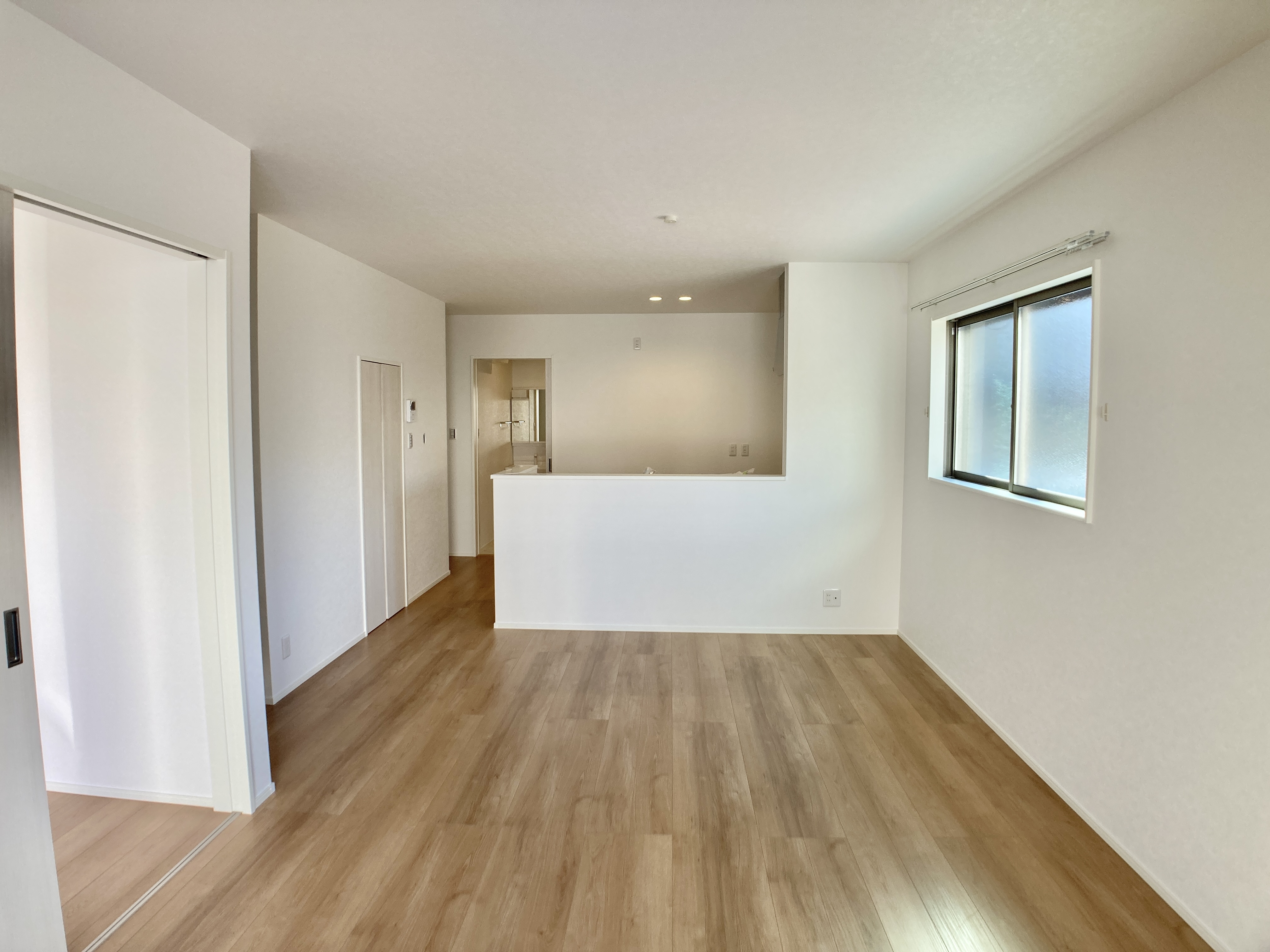 LDKは15.7帖。家族みんなでくつろげる空間に仕上げました。※施工事例です。実際とは異なります。