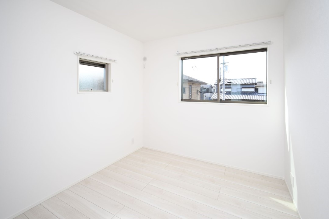 ２階は寝室以外に洋室が２部屋あります！※施工事例になります。実際と色やデザインが異なりますので詳しくはお問い合わせください。