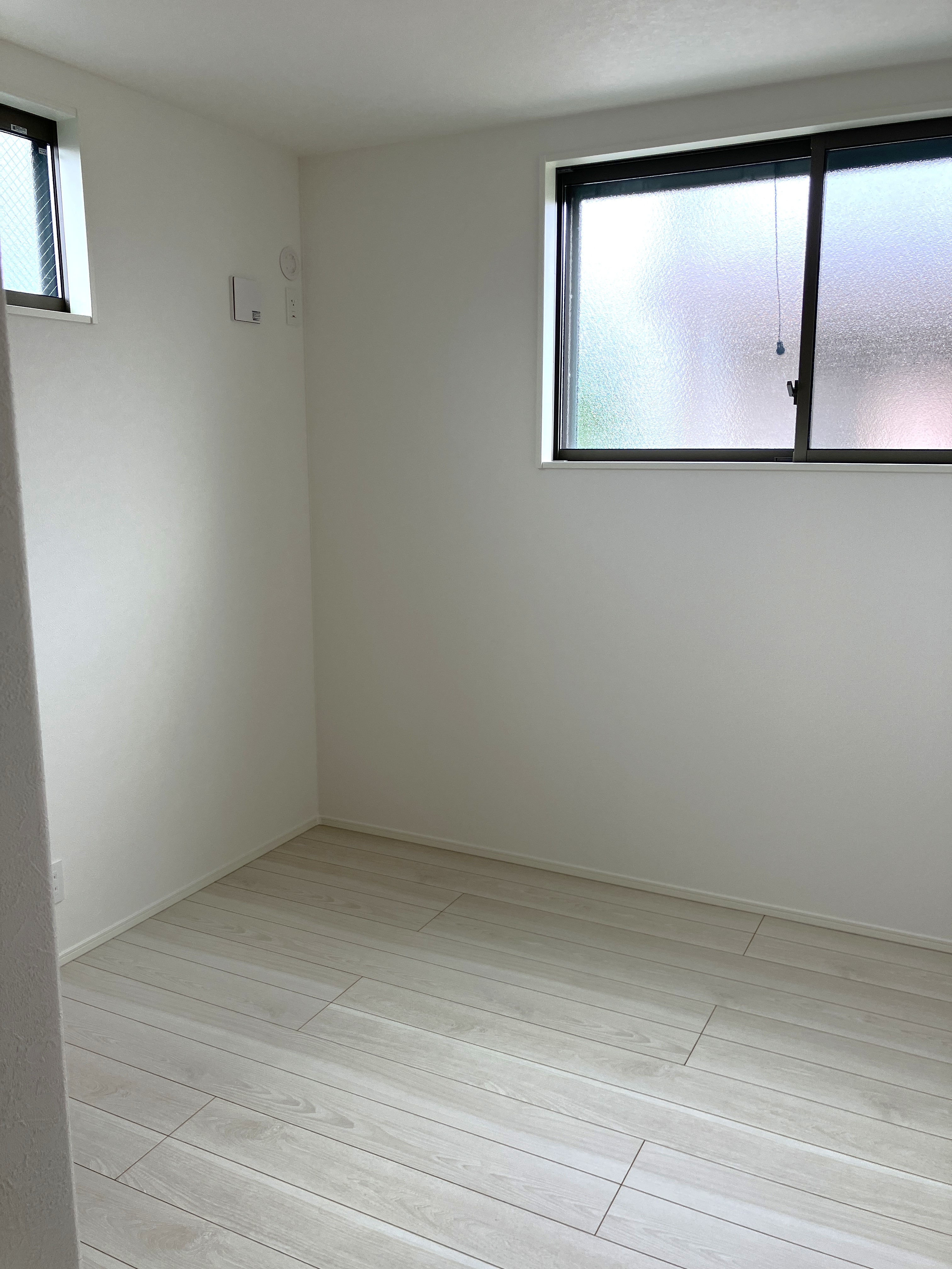２階は寝室以外に洋室が２部屋あります！※施工事例になります。実際と色やデザインが異なりますので詳しくはお問い合わせください。