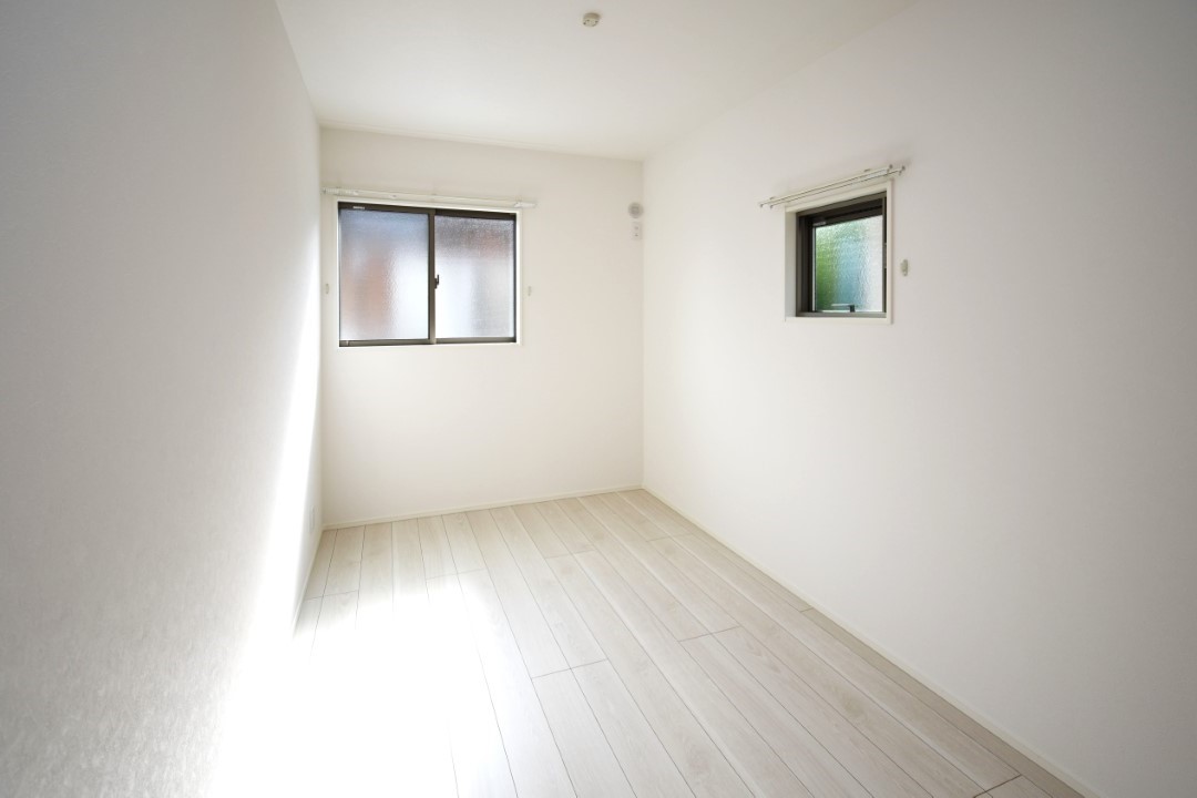 ２階は寝室以外に洋室が２部屋あります！※施工事例になります。実際と色やデザインが異なりますので詳しくはお問い合わせください。