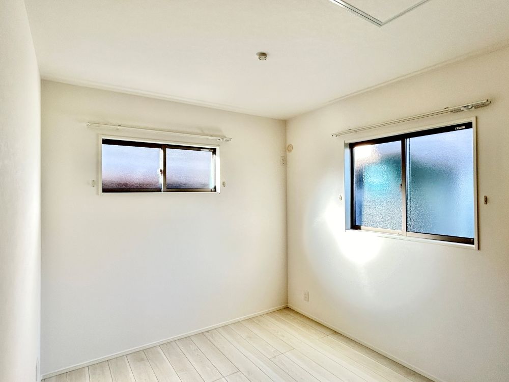 2階には主寝室以外に2部屋確保。子供部屋やリモートワーク部屋としての使用もできます。