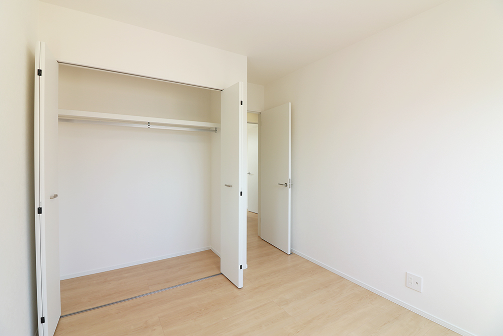 全居室収納付き!たっぷり収納できます♪大切なお洋服もスッキリ収納できます。 ※施工事例です。実物とは異なります。