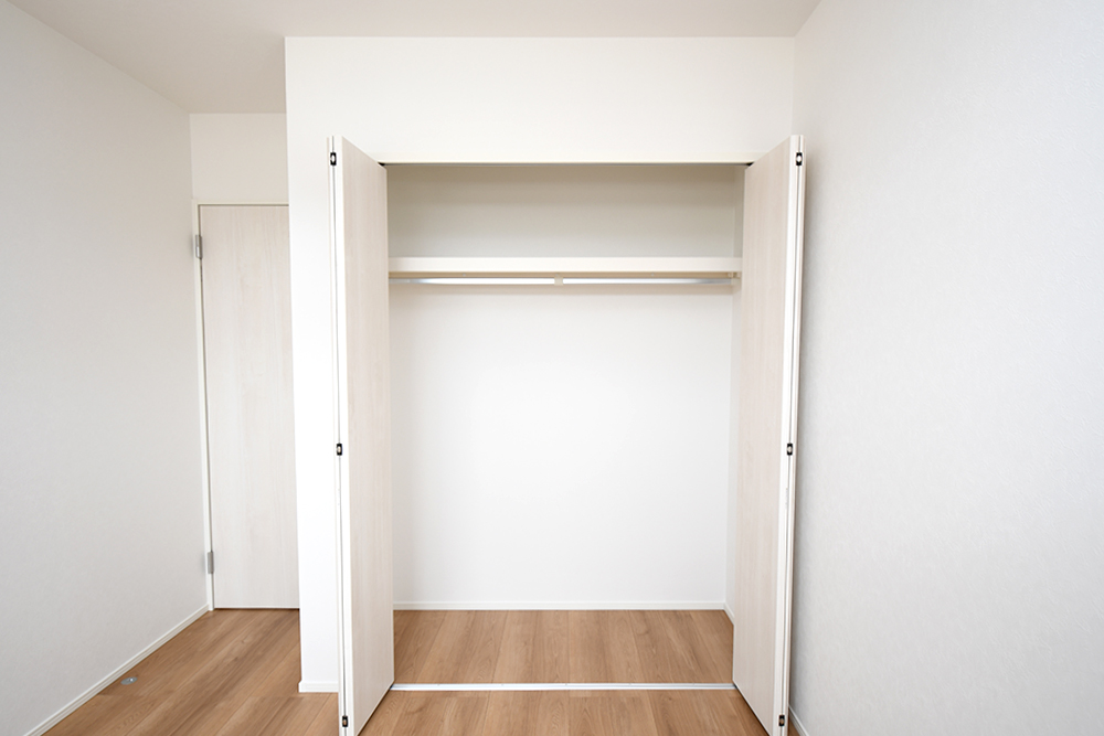 全居室収納付き！たっぷり収納できます♪大切なお洋服もスッキリ収納できます。 ※施工事例です。実物とは異なります。詳しくはお問い合わせください。