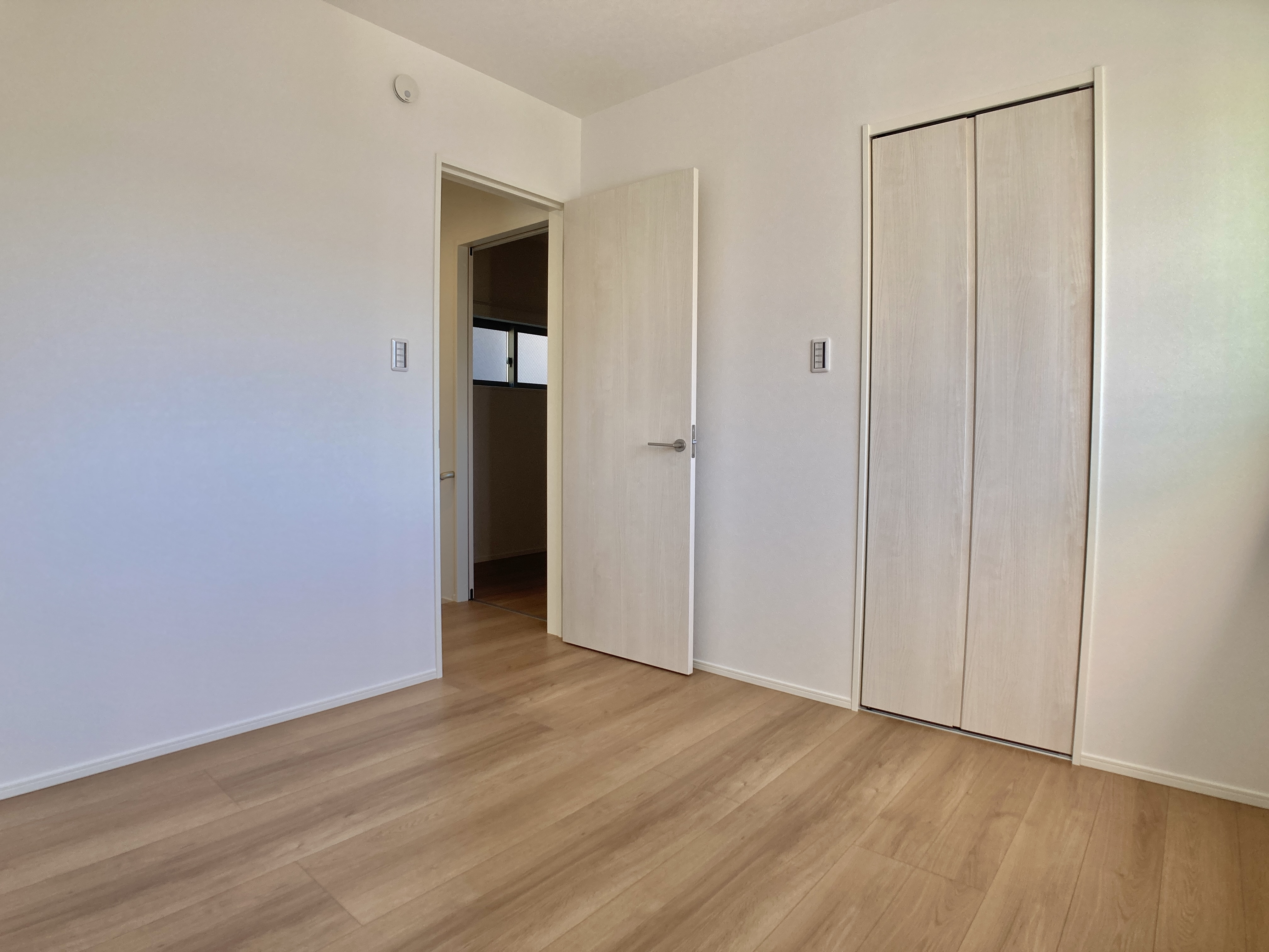 全居室収納付き！たっぷり収納できます♪大切なお洋服もスッキリ収納できます。※施工事例です。実際とは異なります。