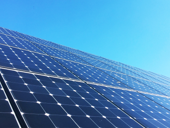 太陽光発電システム付き。毎日の家計を助けるだけでなく、停電時にも発電した電気が利用できます。