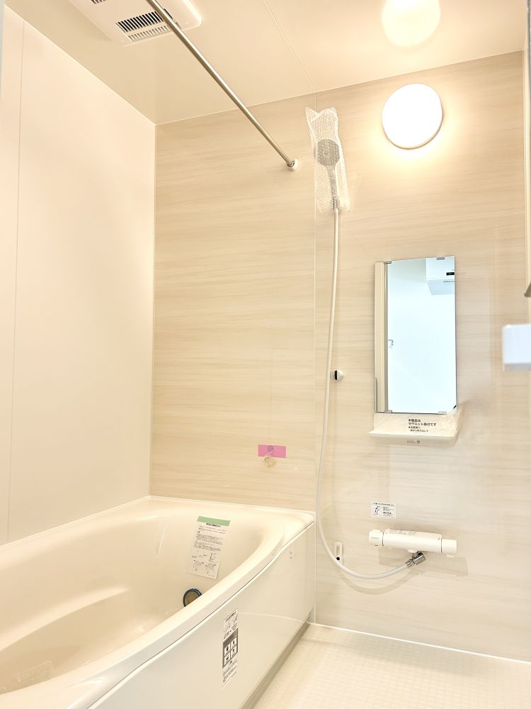 １坪以上の広さを設けた浴室で、 ゆったりバスタイム。浴室乾燥機付きです！