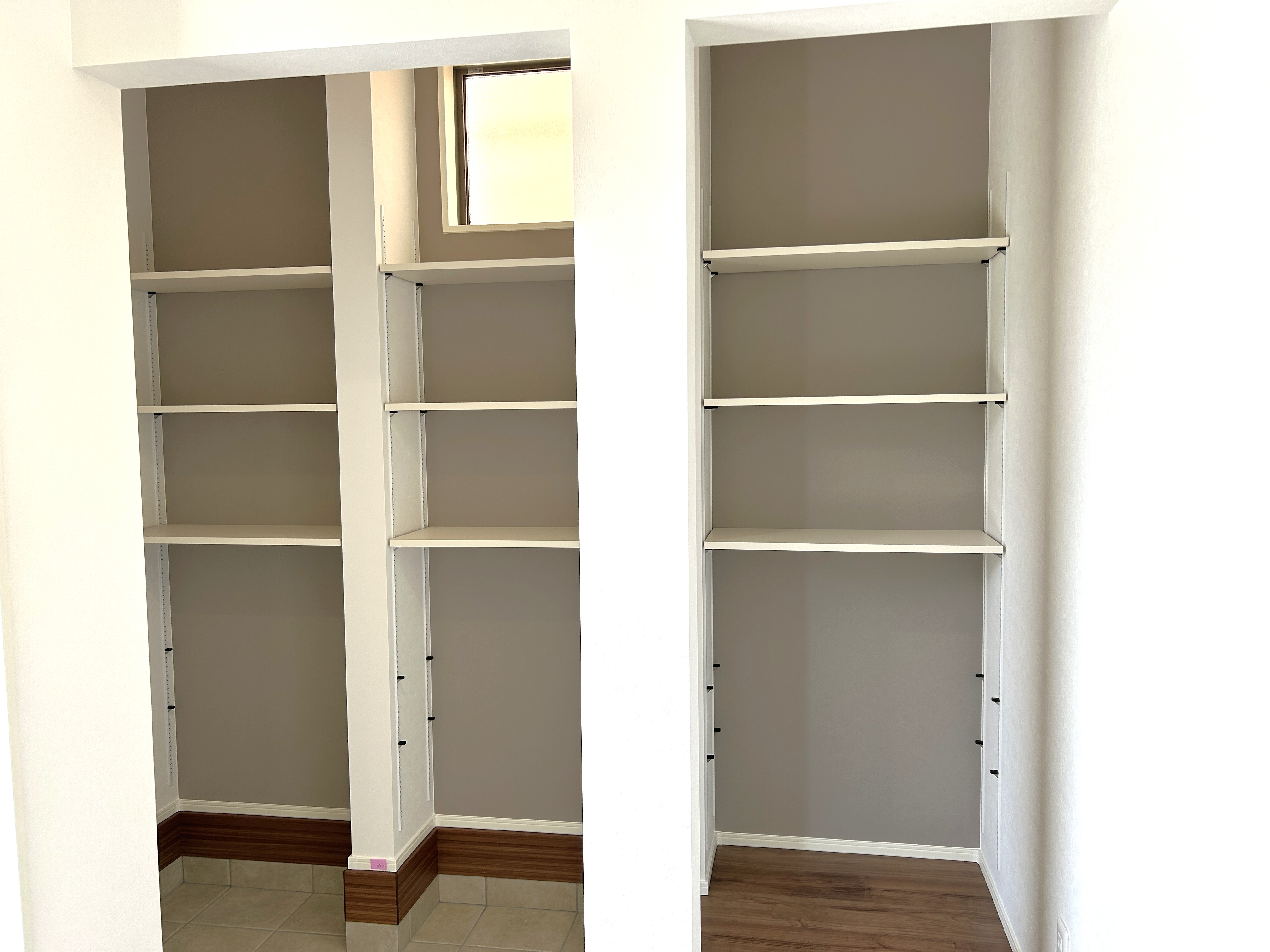 大容量のシューズクローゼット。靴はもちろん、ベビーカーなどのお子様用品や、ゴルフバッグ、釣り道具など趣味のものを収納するにもぴったりです。