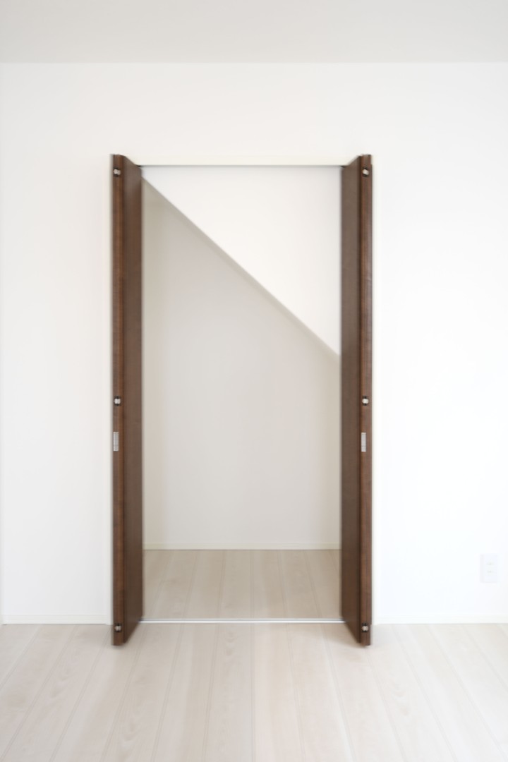 全居室収納付き！たっぷり収納できます♪大切なお洋服もスッキリ収納できます。 ※施工事例です。実物とは異なります。詳しくはお問い合わせください。