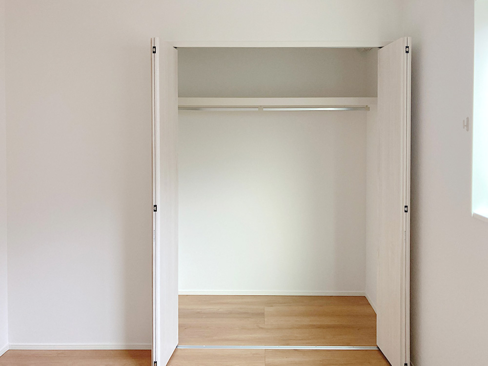 クローゼット付きの洋室♪※施工事例になります。実際と色やデザインが異なりますので詳しくはお問い合わせください。