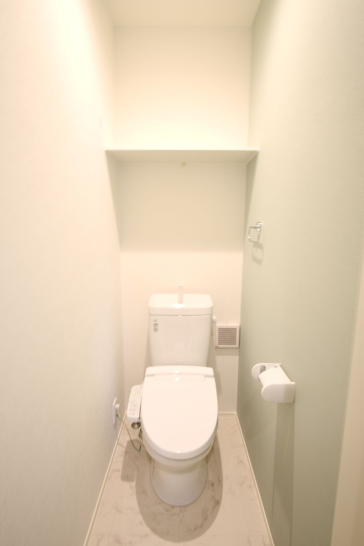 2階にもトイレを設置！夜間に１Fへ降りることもないのでお子様でも安心できます♪※施工事例です。実物とは異なります。