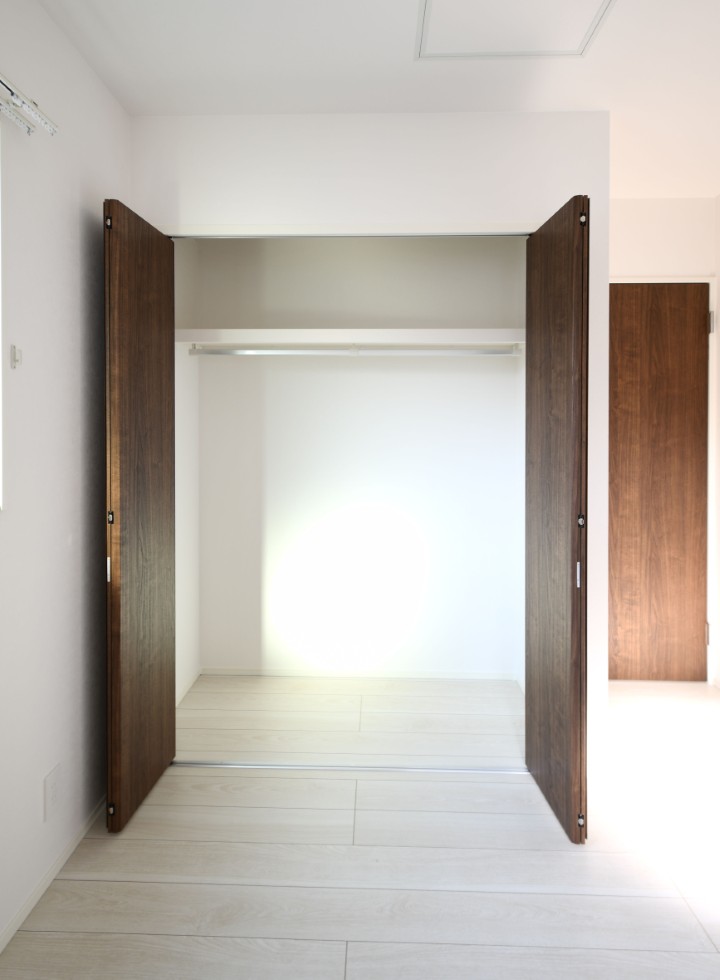 全居室収納付き！たっぷり収納できます♪大切なお洋服もスッキリ収納できます。