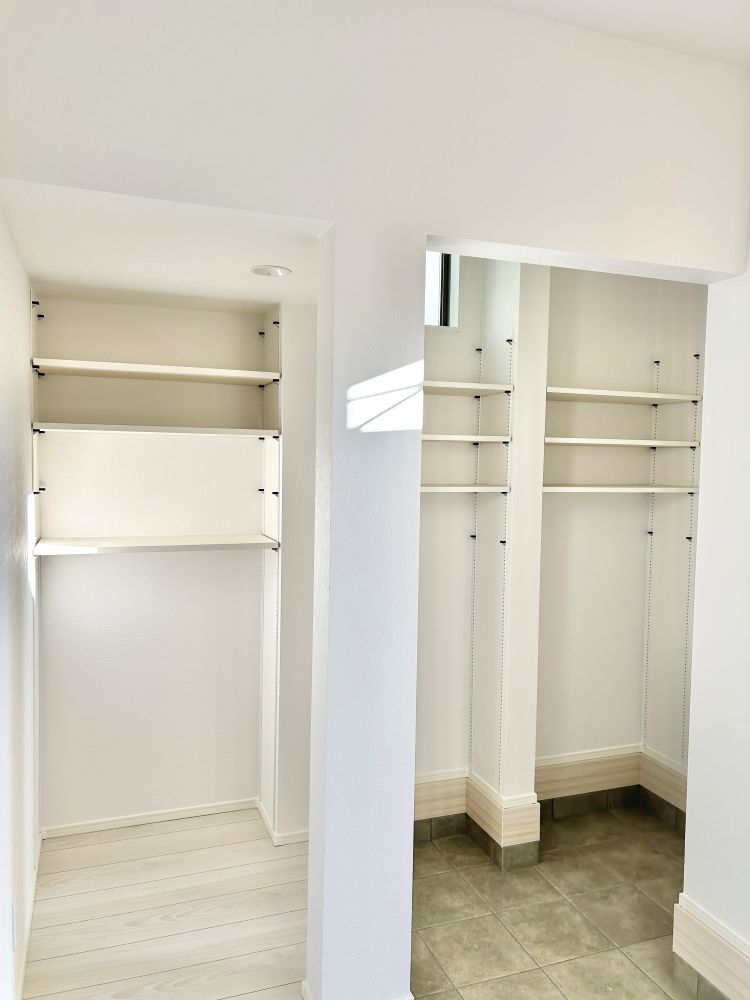 シューズクローゼットあり。家族全員の靴はもちろん、ベビーカーやレジャー用品なども収納できます♪