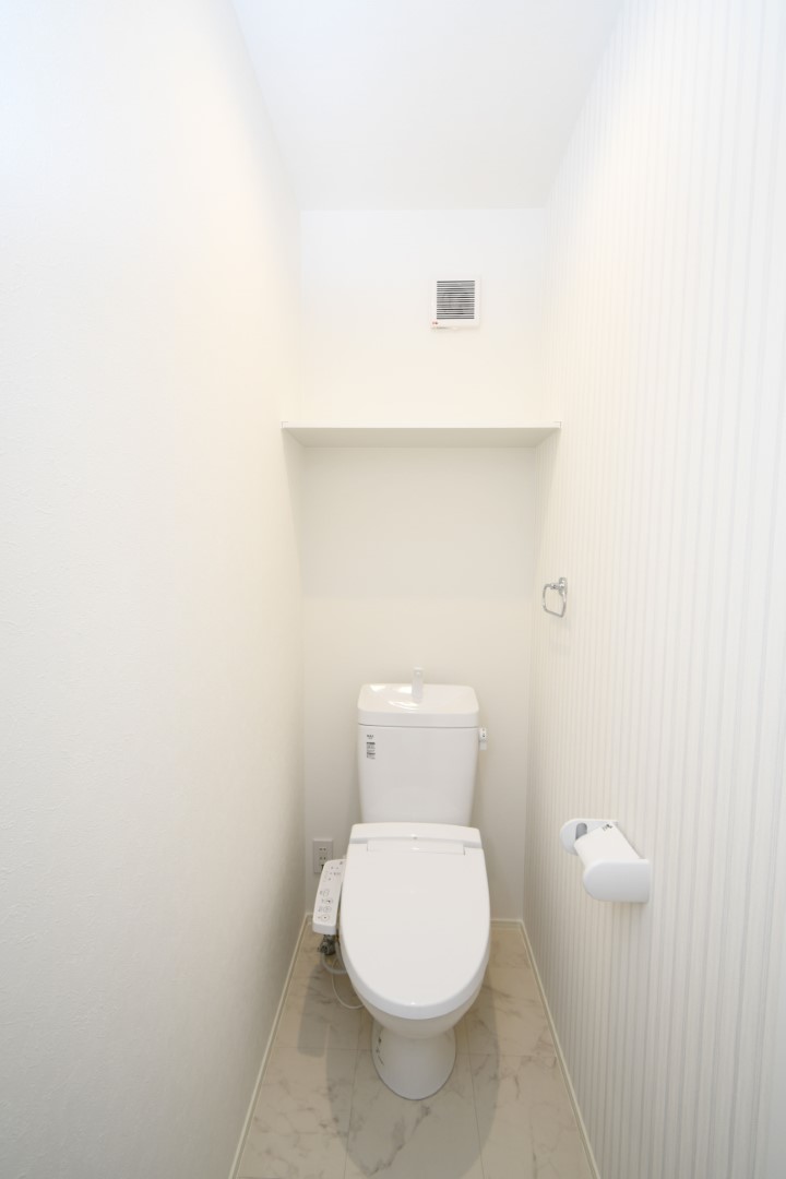 2階にもトイレを設置！夜間に１Fへ降りることもないのでお子様でも安心できます♪※施工事例です。実物とは異なります。詳しくはお問い合わせください。