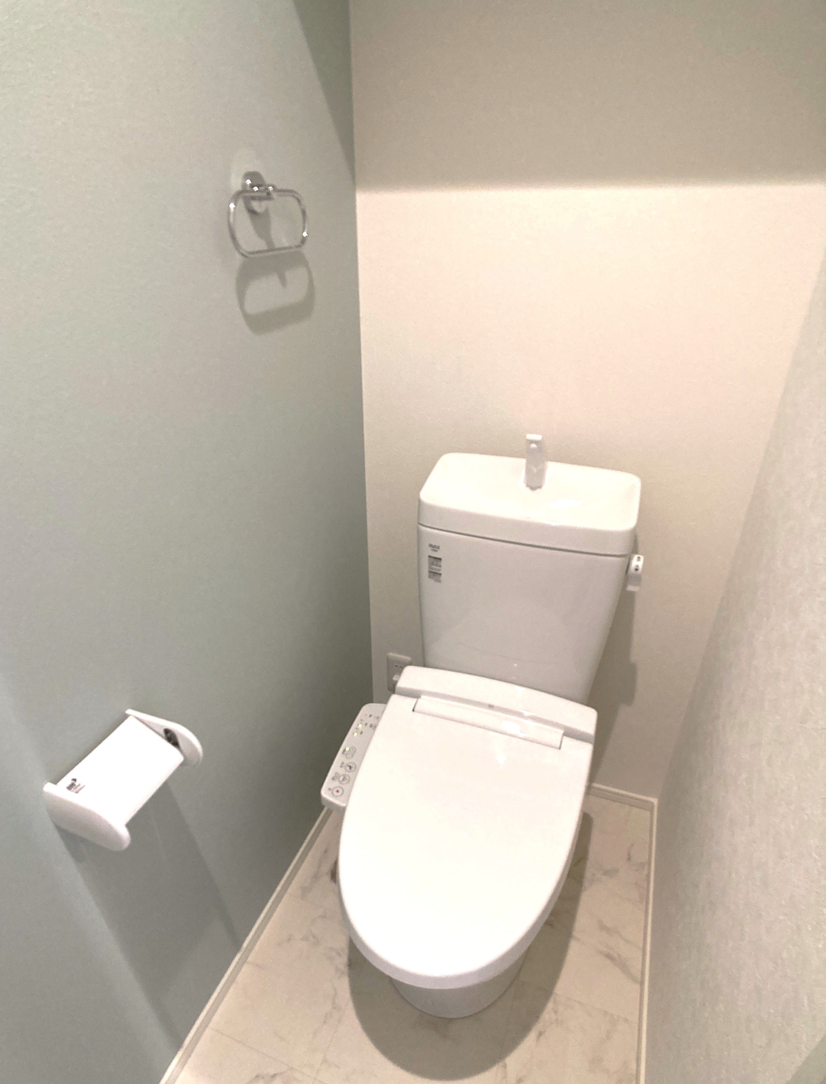 2階にもトイレがあるので、夜間や朝のバタバタする時間でも安心です♪