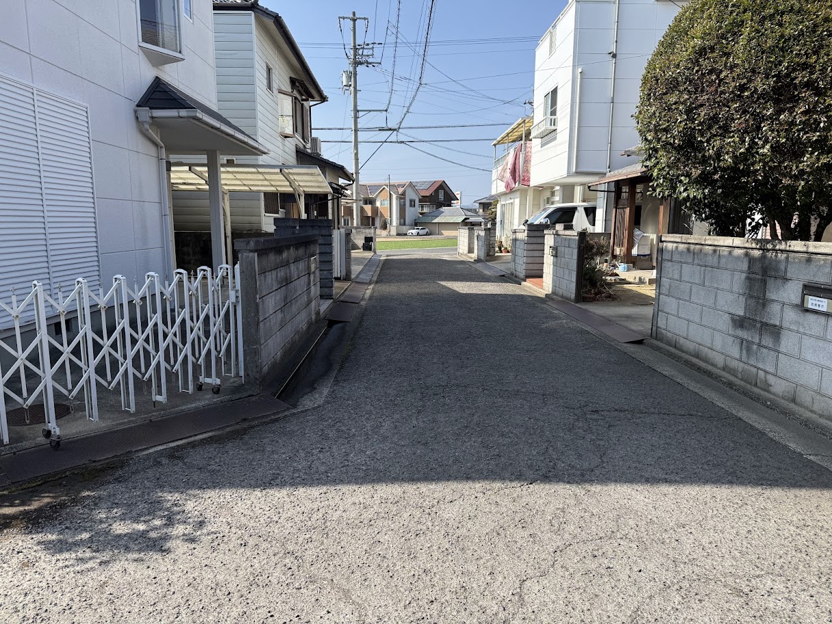 前面道路写真　※２０２６年３月撮影