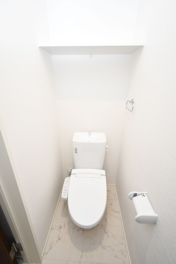 2階にもトイレを設置！夜間に１Fへ降りることもないのでお子様でも安心できます♪ 