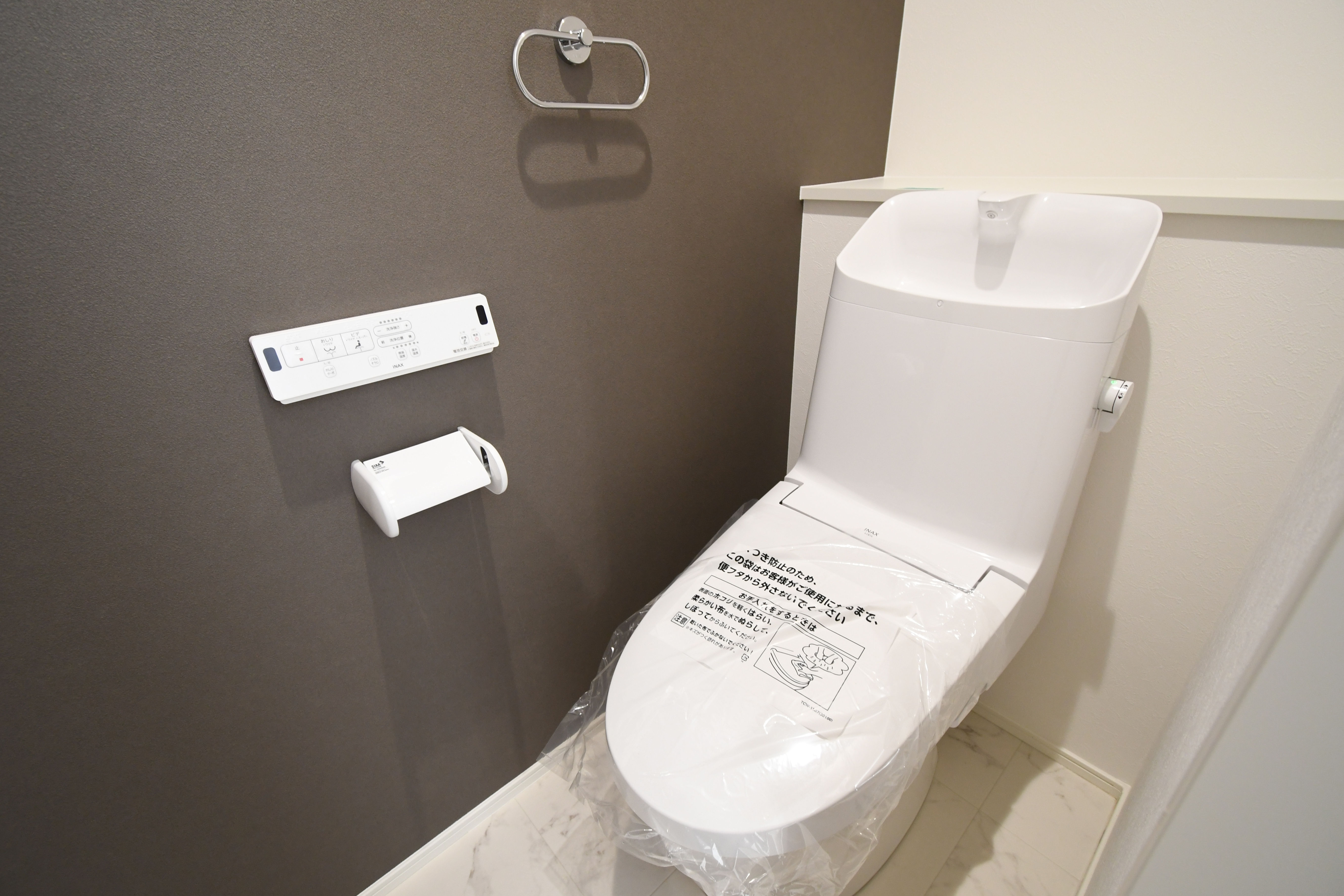 節水型のトイレです。※施工事例になります。実際と色やデザインが異なりますので詳しくはお問い合わせください。