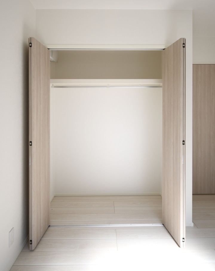 全居室収納付き！たっぷり収納できます♪大切なお洋服もスッキリ収納できます。 